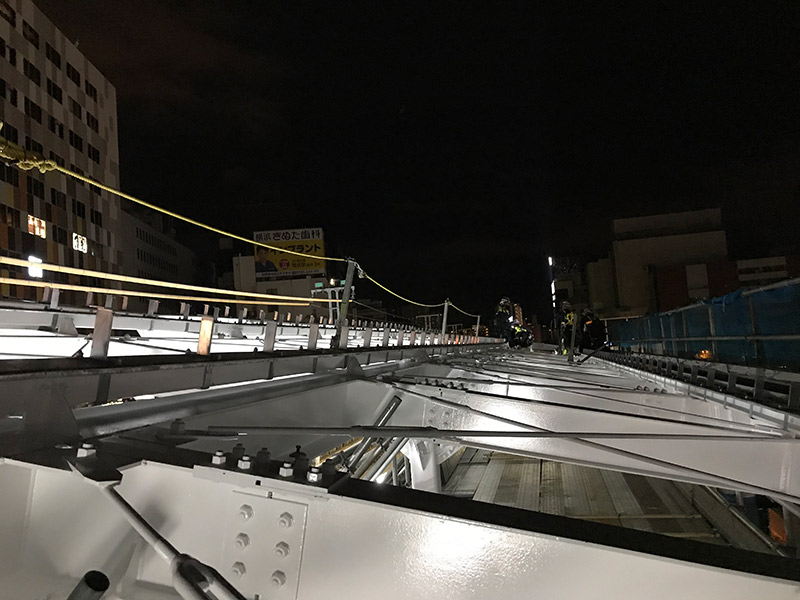 ハゼ折板連続型駅ホーム屋根
