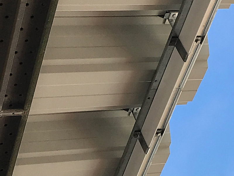 ハゼ折板連続型駅ホーム屋根